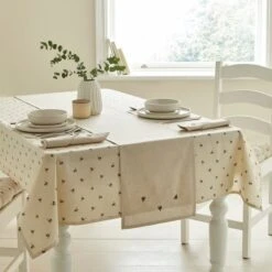 Dunelm Bees Runner -Kitchen Warehouse 1000163517 alt04